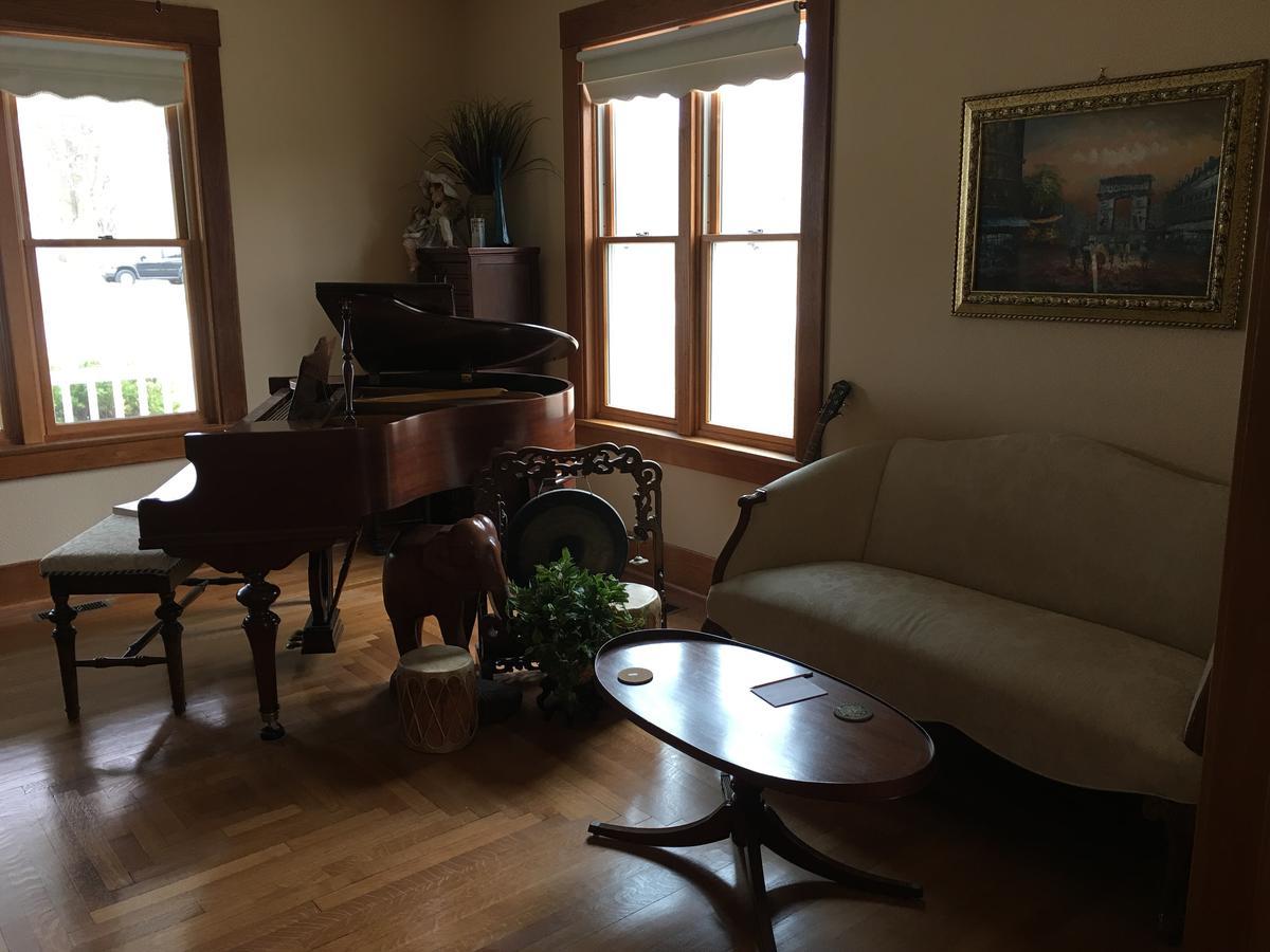 Attwood House Bed And Breakfast Near Manhattan, Ks Randolph Экстерьер фото